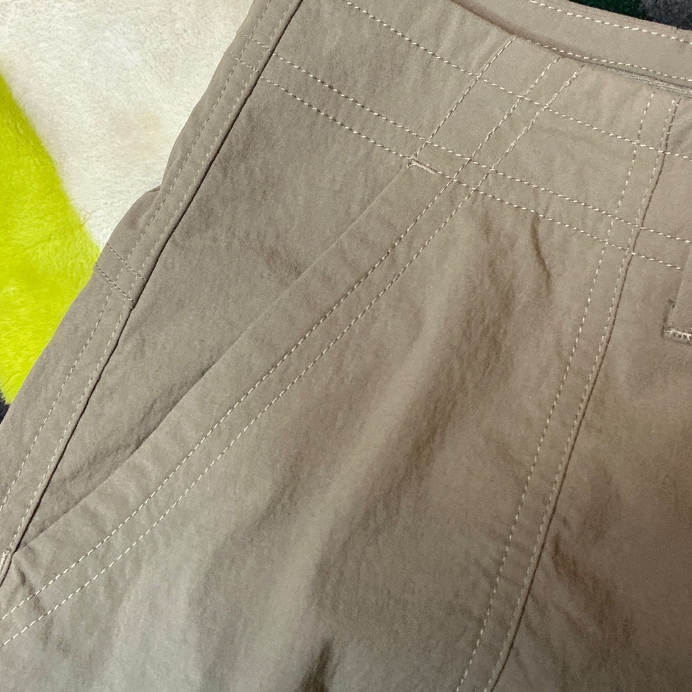 Royal Robbins Women’s Brown Flat Front Shorts - Picture 5 of 13